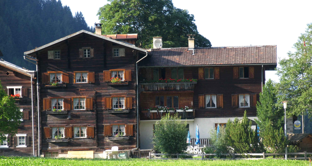 E-Bike Ladestation, Gasthaus Rathaus, Safien Platz (nsp_img_3f79372)