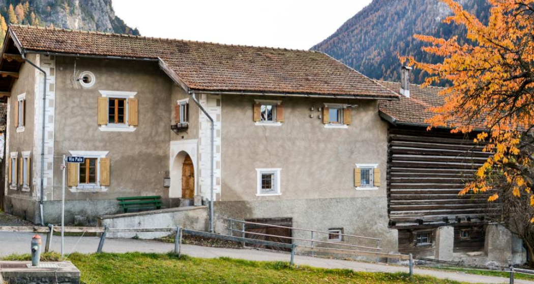 Das Haus Pol Andrea ist weitgehend ein klassisches Engadinerhaus.