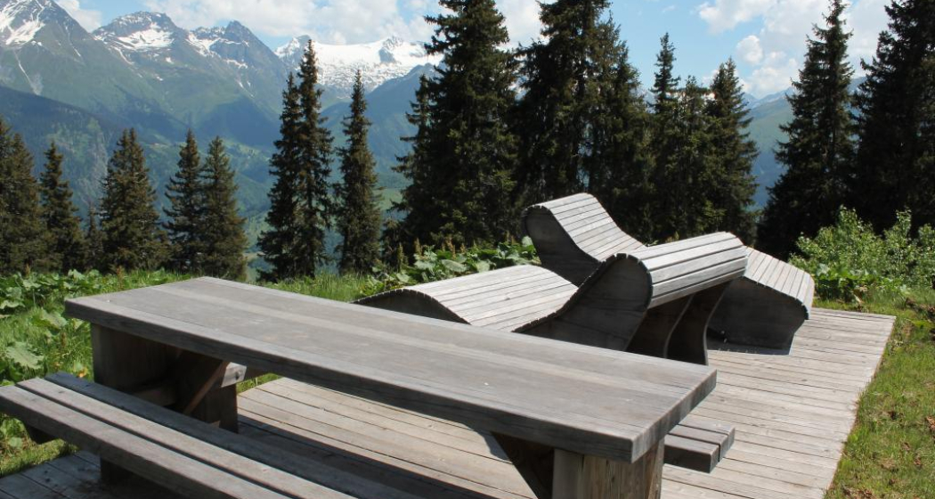 Zuerst ein Picknick - dann Sonnenliegen Zuerst ein Picknick - dann Sonnenliegen
