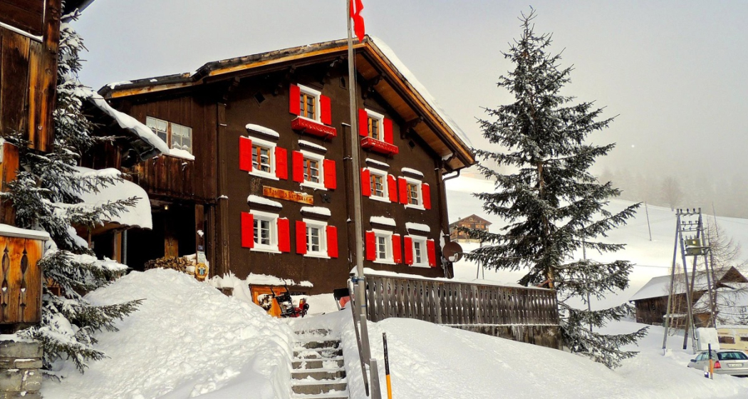 Mitten in Winterwunderland von Furna Mitten in Winterwunderland von Furna