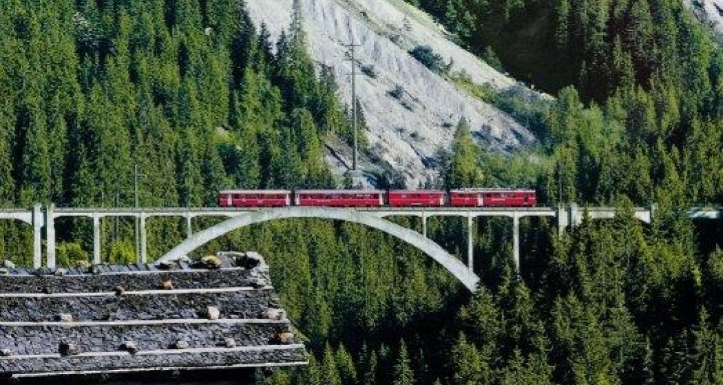 Langwieser Viadukt mit der Rhätischen Bahn Langwieser Viadukt mit der Rhätischen Bahn
