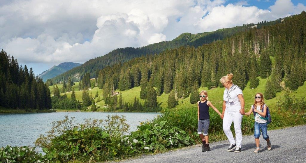 Spazieren am Stausee Spazieren am Stausee