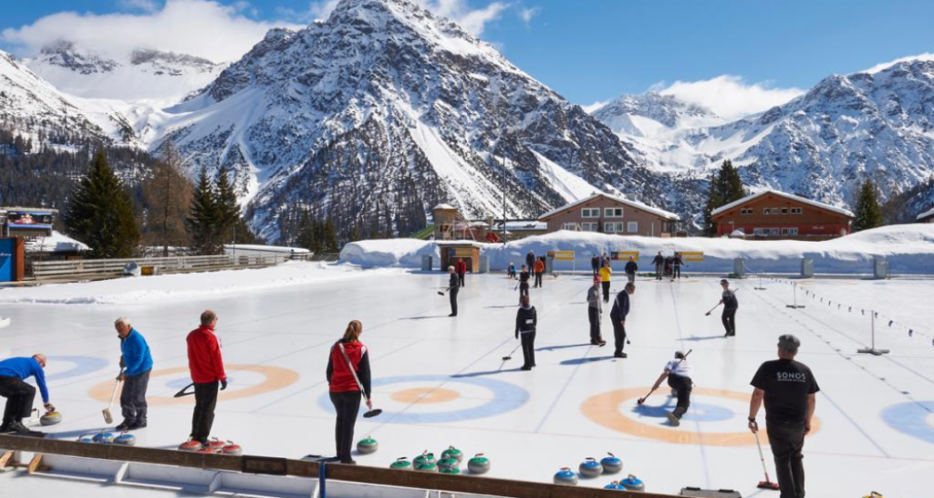 Der Sportplatz Ochsenbühl dient im Winter unter anderem als Curlingbahn Der Sportplatz Ochsenbühl dient im Winter unter anderem als Curlingbahn