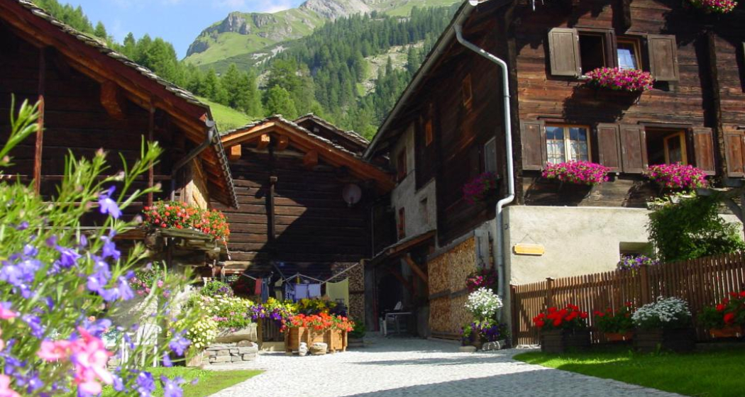 Walserhäuser in Splügen Walserhäuser in Splügen