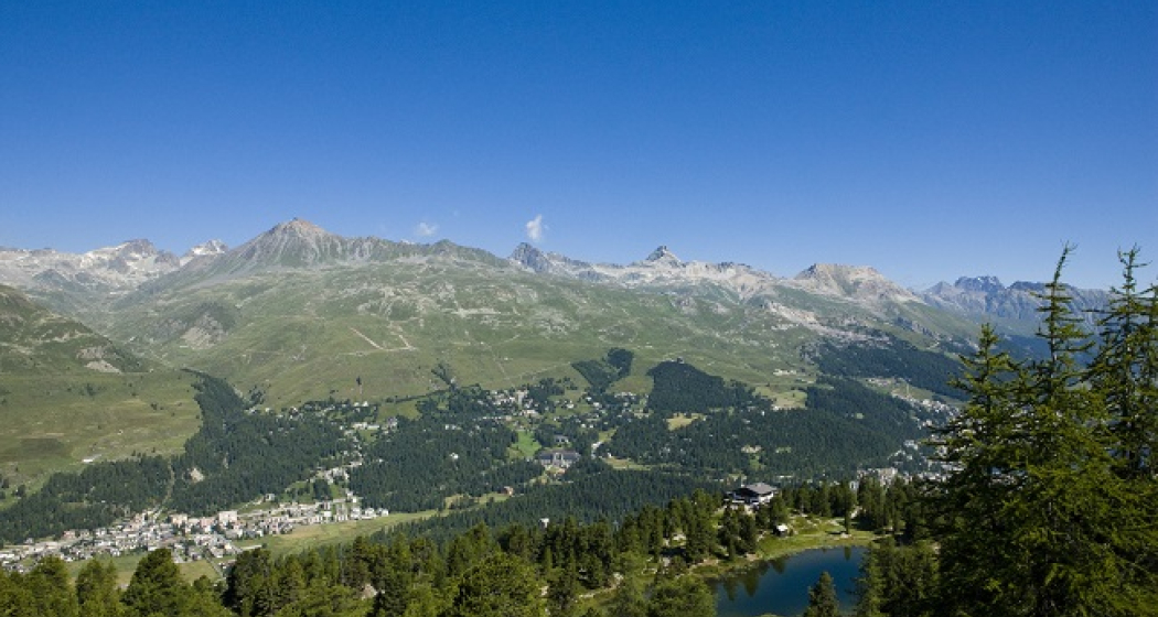 Aussicht auf den Hahnensee und auf Suvretta Aussicht auf den Hahnensee und auf Suvretta
