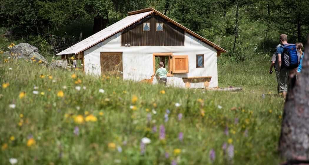 Endlich geschafft! Das Maiensäss mit der Plumpa erwartet die grossen und kleinen Besucher.