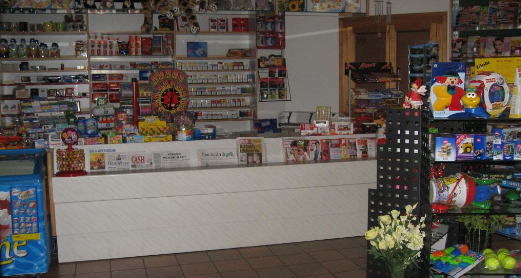 Kiosk & Souvenirs (oua_23953807_image) Kiosk & Souvenirs (oua_23953807_image)