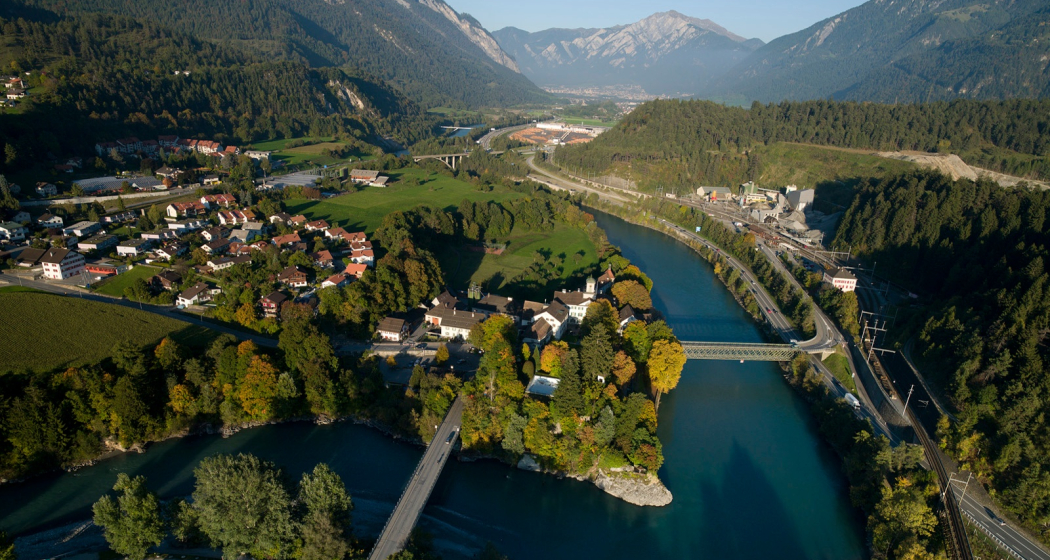 Blick auf Reichenau-Tamins und das Churer Rheintal