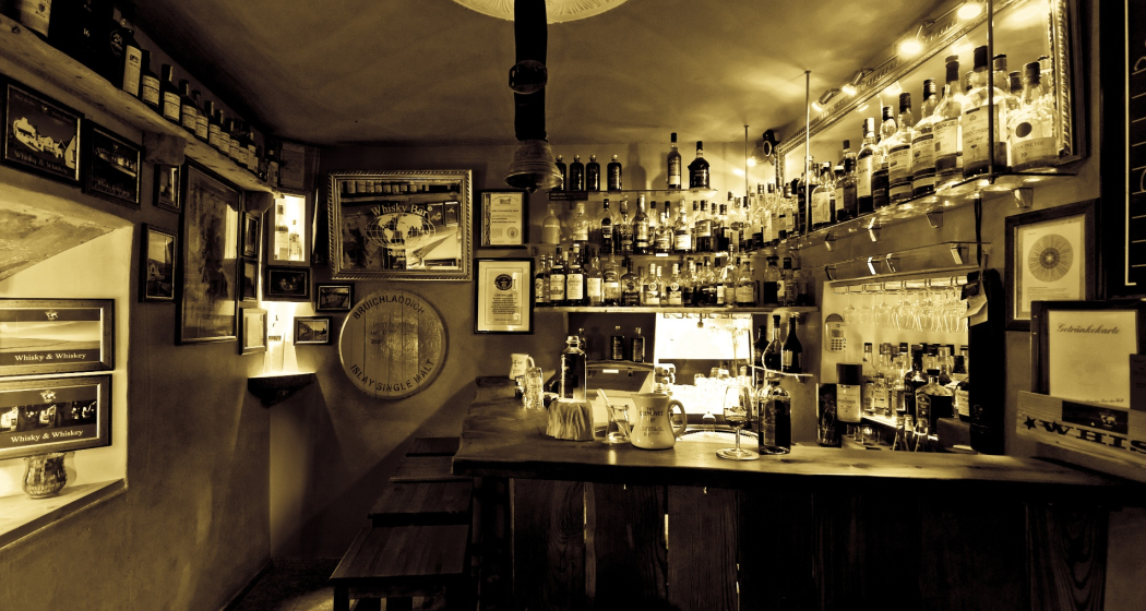 Smallest Whisky Bar on earth (oua_24288139_image) Smallest Whisky Bar on earth (oua_24288139_image)