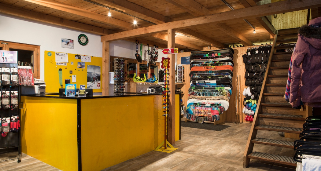 Bananas Sport Shop (oua_25042551_image) Bananas Sport Shop (oua_25042551_image)
