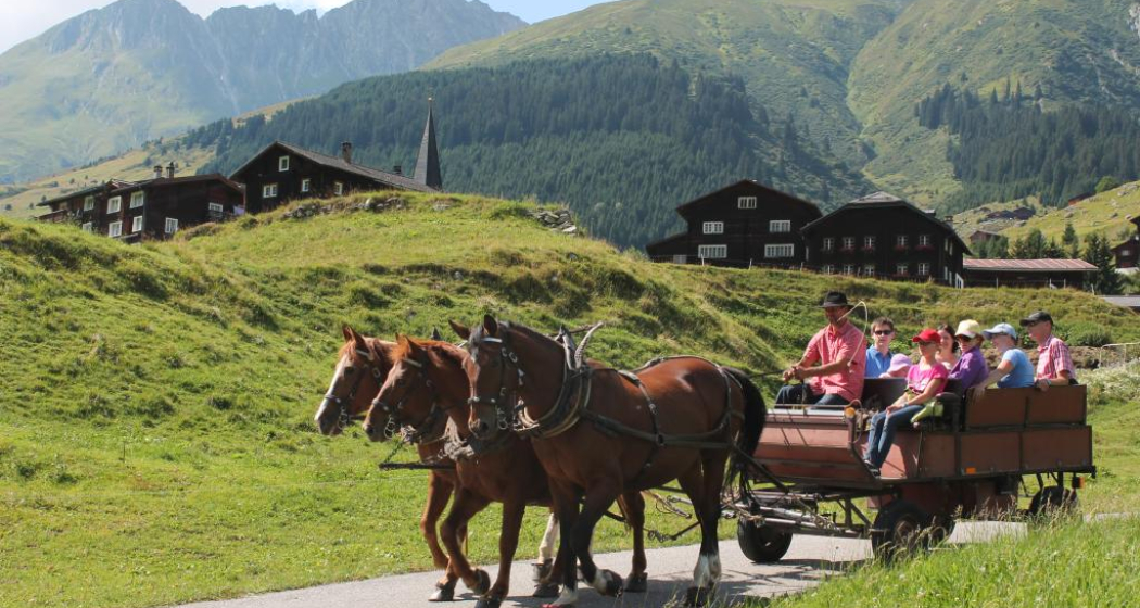 eine Kutschenfahrt durchs Dorf eine Kutschenfahrt durchs Dorf
