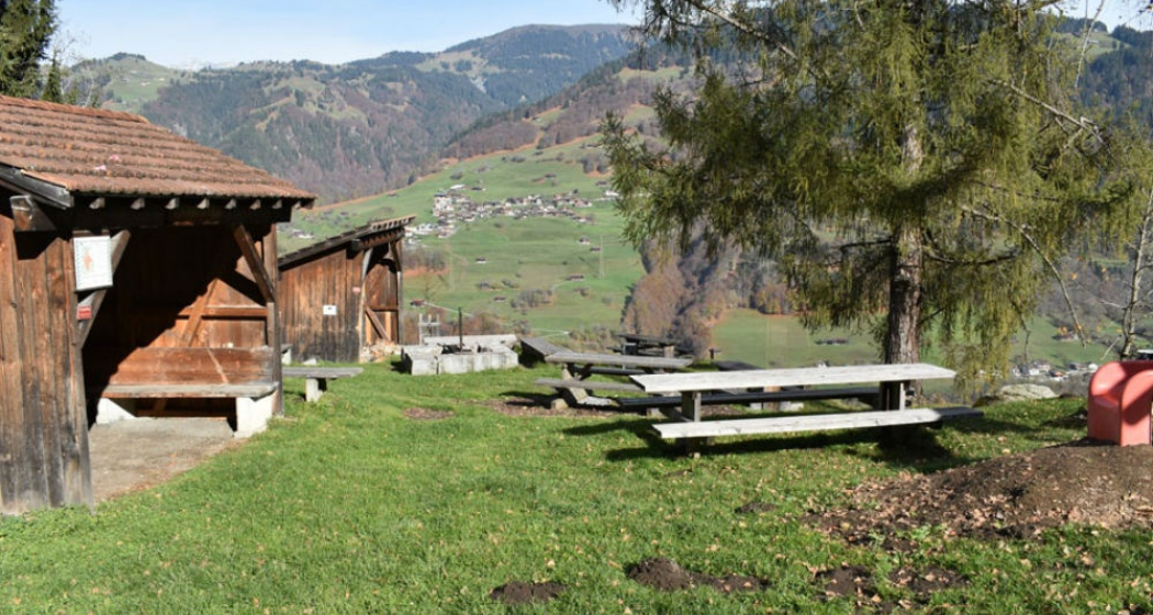 Grillplatz / Feuerstelle Brachboden Jenaz (oua_26221920_image) Grillplatz / Feuerstelle Brachboden Jenaz (oua_26221920_image)