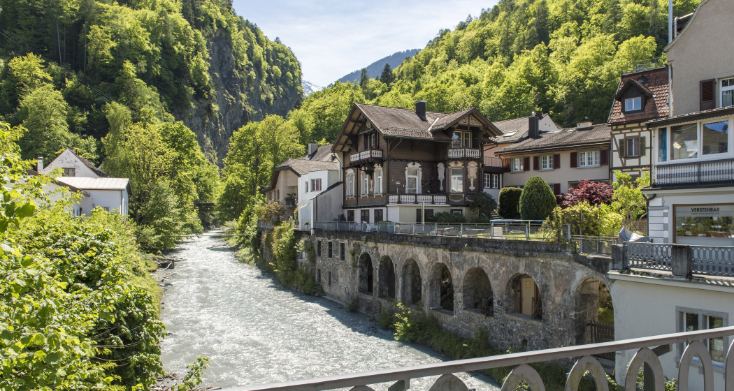 Die Tamina fliesst mitten durch das Dorf Bad Ragaz. Die Tamina fliesst mitten durch das Dorf Bad Ragaz.