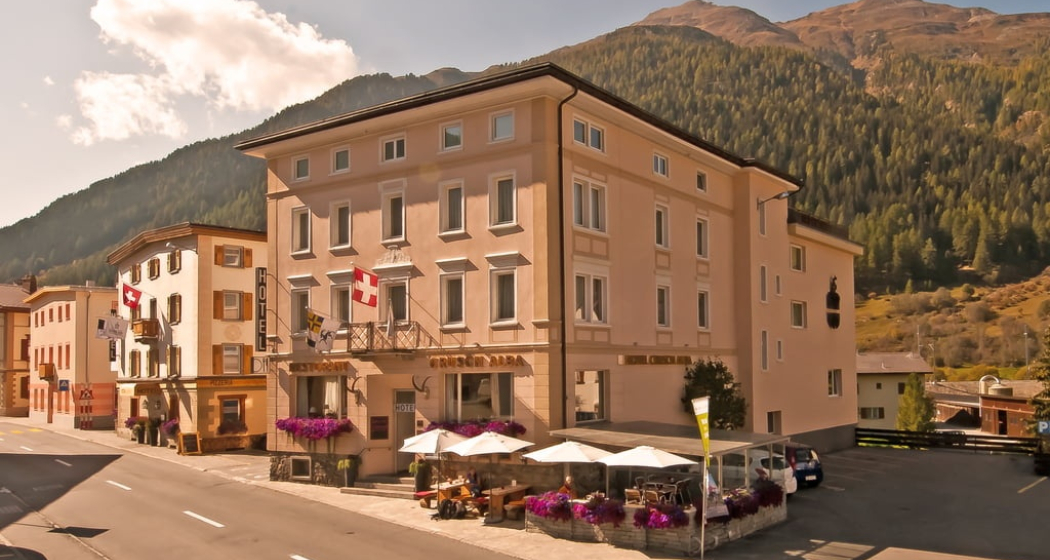 Hotel Restaurant Crusch Alba (oua_32859537_image) Hotel Restaurant Crusch Alba (oua_32859537_image)