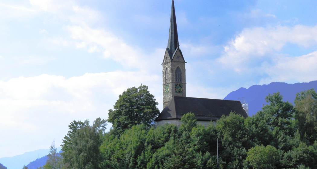 Kirche Tamins mal von der Bergseite