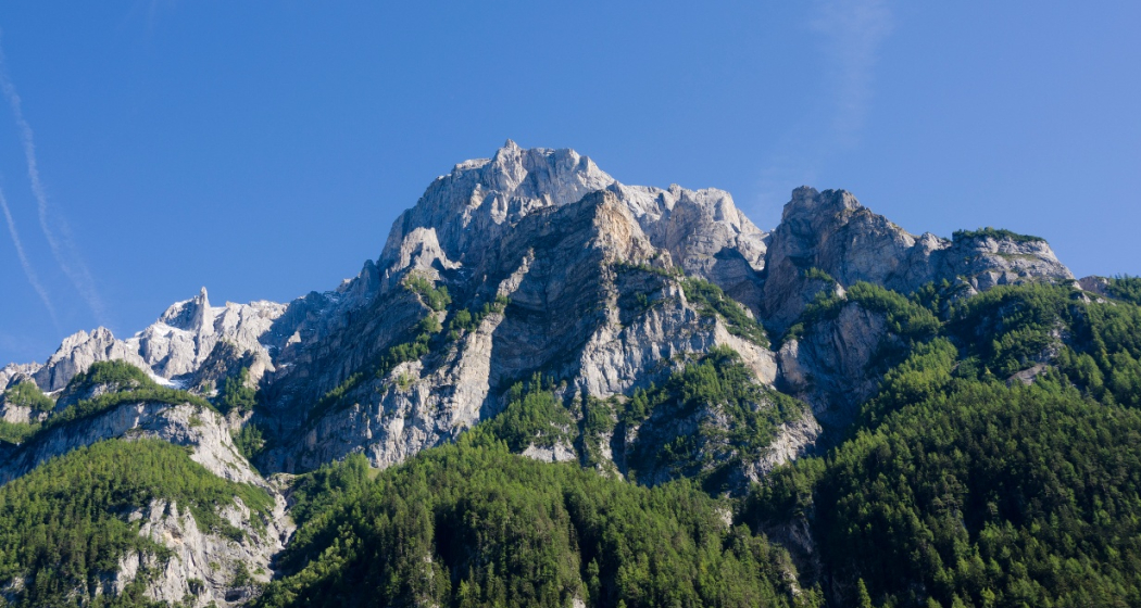 Blick von Vättis hoch zum Calanda Blick von Vättis hoch zum Calanda