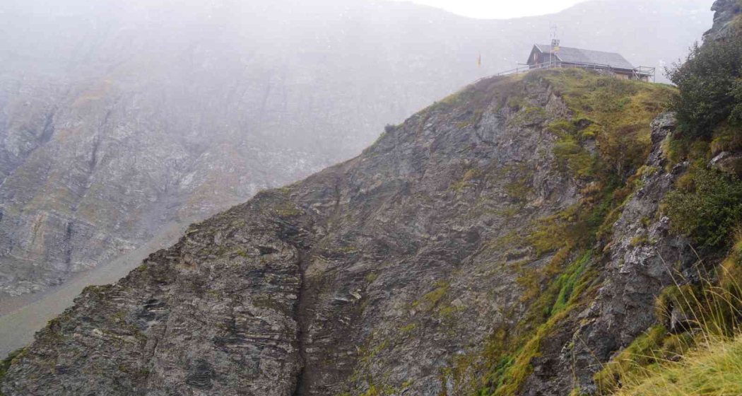 Gefaltete Felswand unterhalb der Sardonahütte Gefaltete Felswand unterhalb der Sardonahütte