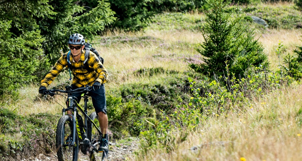 E-Mountainbiketour Piz um Piz im Kreis herum Abfahrt Lumnezia E-Mountainbiketour Piz um Piz im Kreis herum Abfahrt Lumnezia