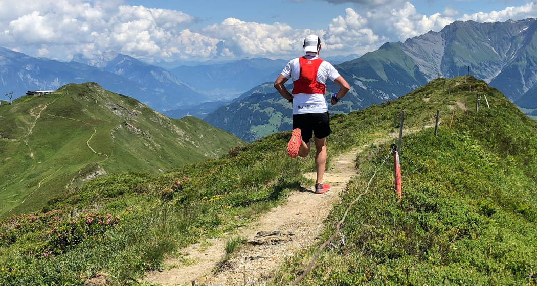Trailrunner auf dem Grad zum Piz Mundaun Trailrunner auf dem Grad zum Piz Mundaun