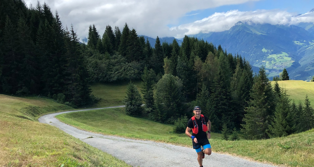 Wunderbar laufbare Bergstrasse in Richtung Alp da Sevgein Wunderbar laufbare Bergstrasse in Richtung Alp da Sevgein