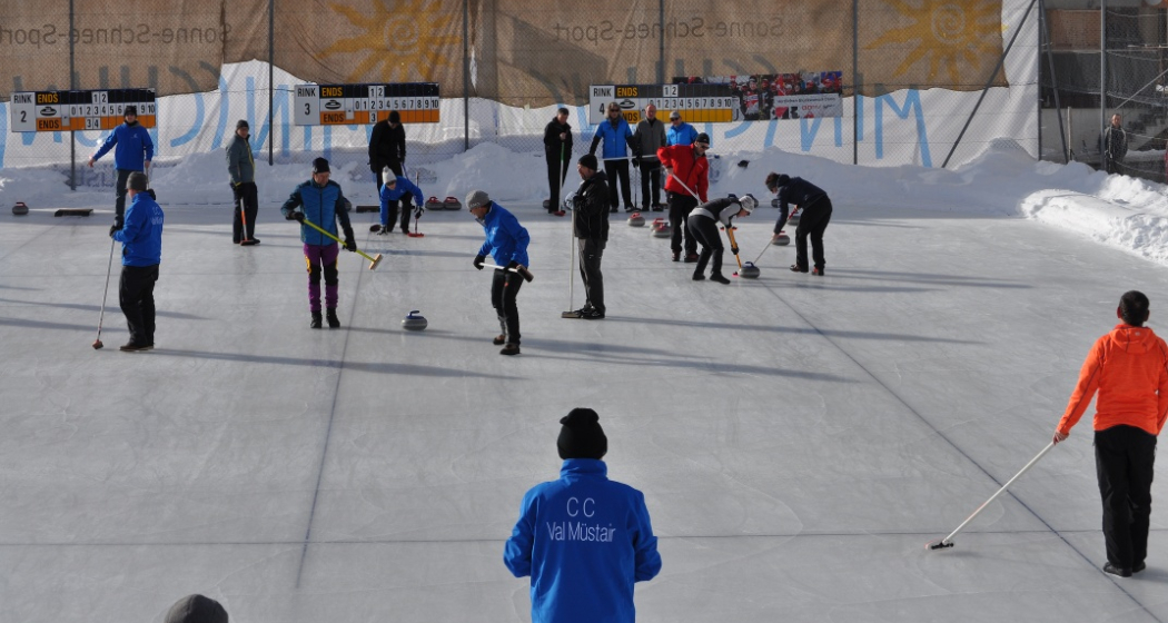 Curling in Tschierv (oua_43996700_image) Curling in Tschierv (oua_43996700_image)