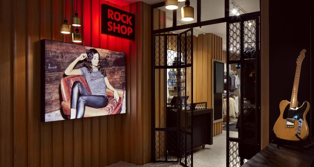 Rock Shop - Hard Rock Hotel Davos (oua_45097550_image) Rock Shop - Hard Rock Hotel Davos (oua_45097550_image)