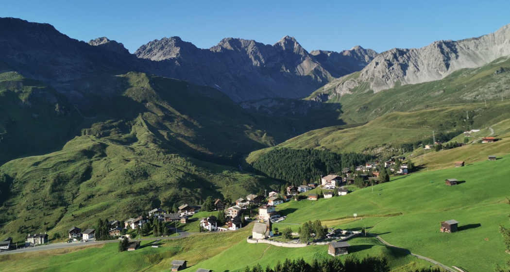 Aussicht auf Innerarosa vom Tschuggen runter Aussicht auf Innerarosa vom Tschuggen runter