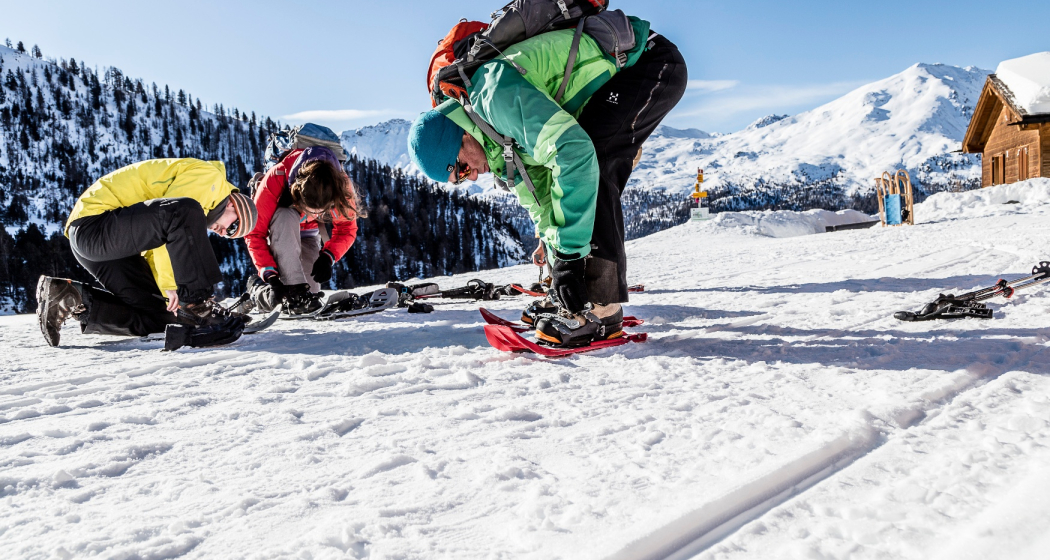 Vorbereitung für die Schneeschuhwanderung Vorbereitung für die Schneeschuhwanderung