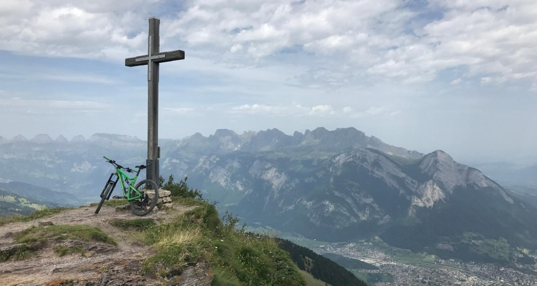 Garmil mit Gipfelkreuz Garmil mit Gipfelkreuz