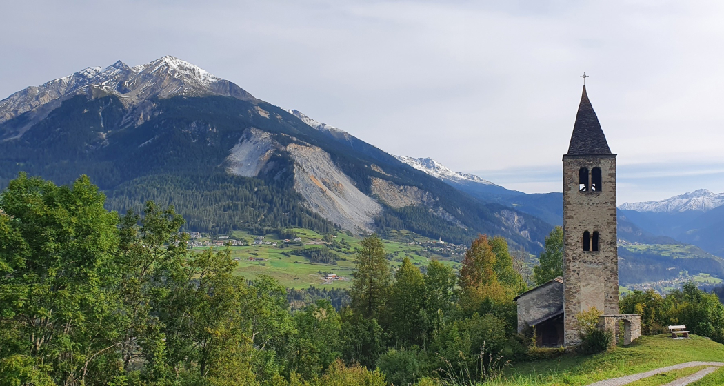 Wanderung von Obermutten nach Mon über die Alp da Stierva (oua_53988180_image) Wanderung von Obermutten nach Mon über die Alp da Stierva (oua_53988180_image)