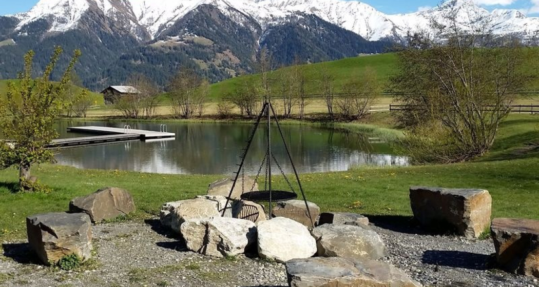 Feuerstelle beim Badesee Davos Munts Feuerstelle beim Badesee Davos Munts