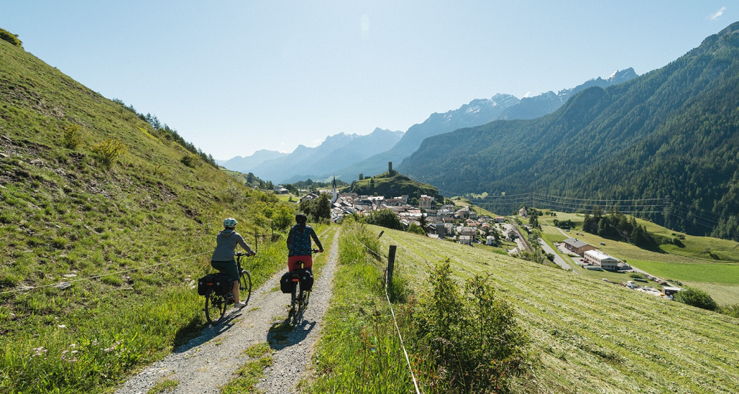 Innradweg, Unterengadin – Fahrt nach Ardez Innradweg, Unterengadin – Fahrt nach Ardez