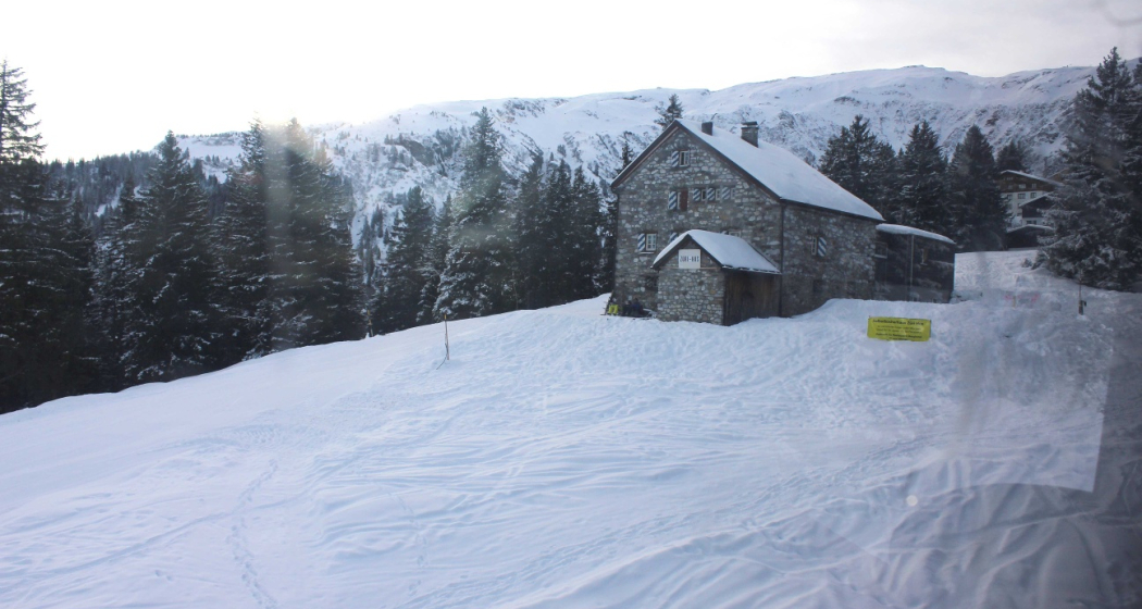 Lagerhaus Zürihus mit Ragazer Seite in Hintergrund