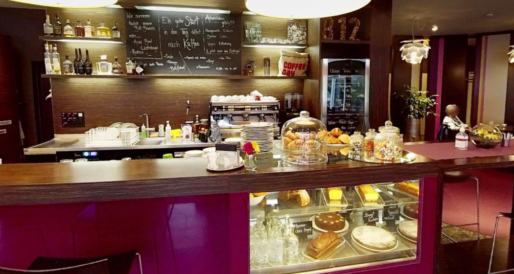 B12 Caffè, Bar & Restaurant