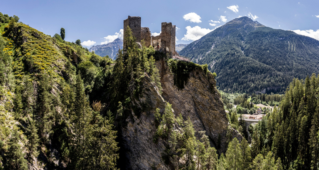 Burgruine Tschanüff Burgruine Tschanüff