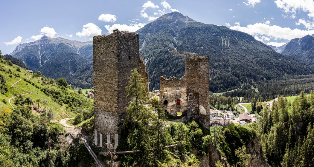 Burgruine Tschanüff Burgruine Tschanüff