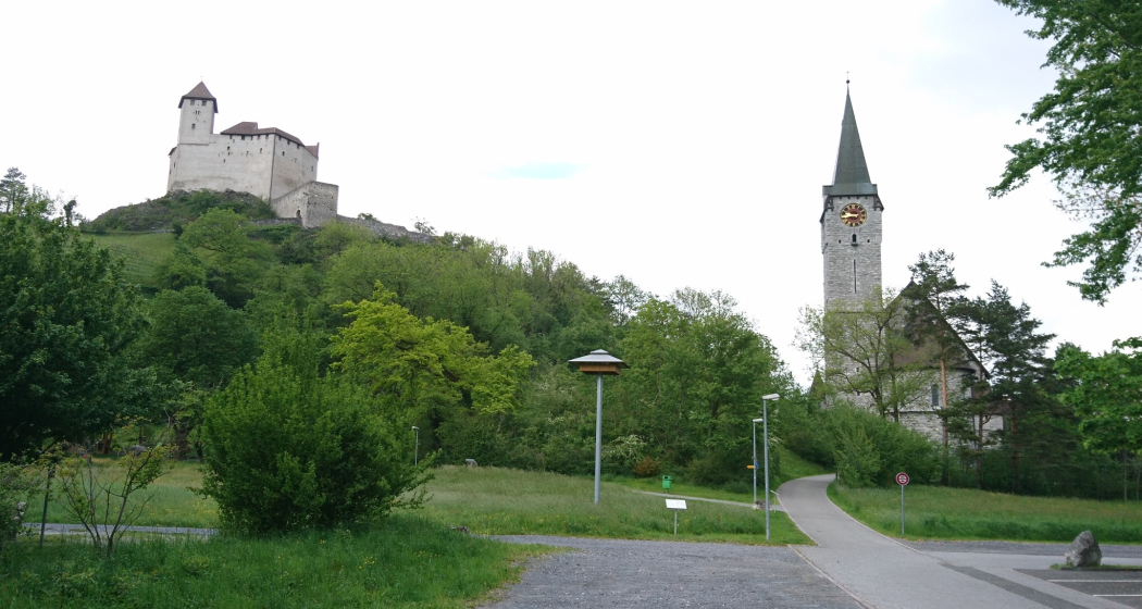 Balzers mit Pfarrkirche und Schloss Gutenberg Balzers mit Pfarrkirche und Schloss Gutenberg
