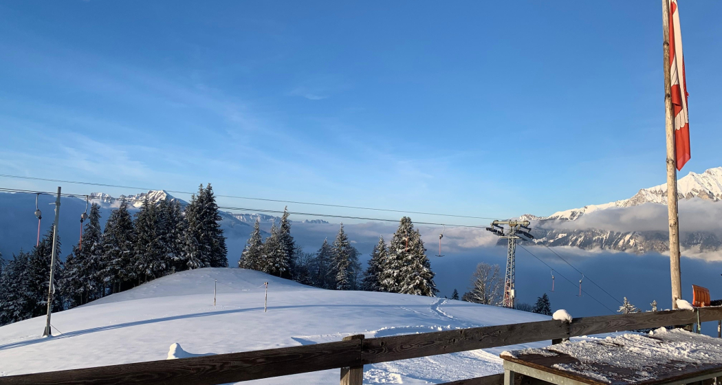 Schöne Aussicht auf der Terrasse des Skihüttlis Golerberg Schöne Aussicht auf der Terrasse des Skihüttlis Golerberg