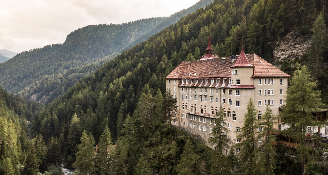 Kurhaus Val Sinestra im Seitental Val Sinestra, Unterengadin Kurhaus Val Sinestra im Seitental Val Sinestra, Unterengadin