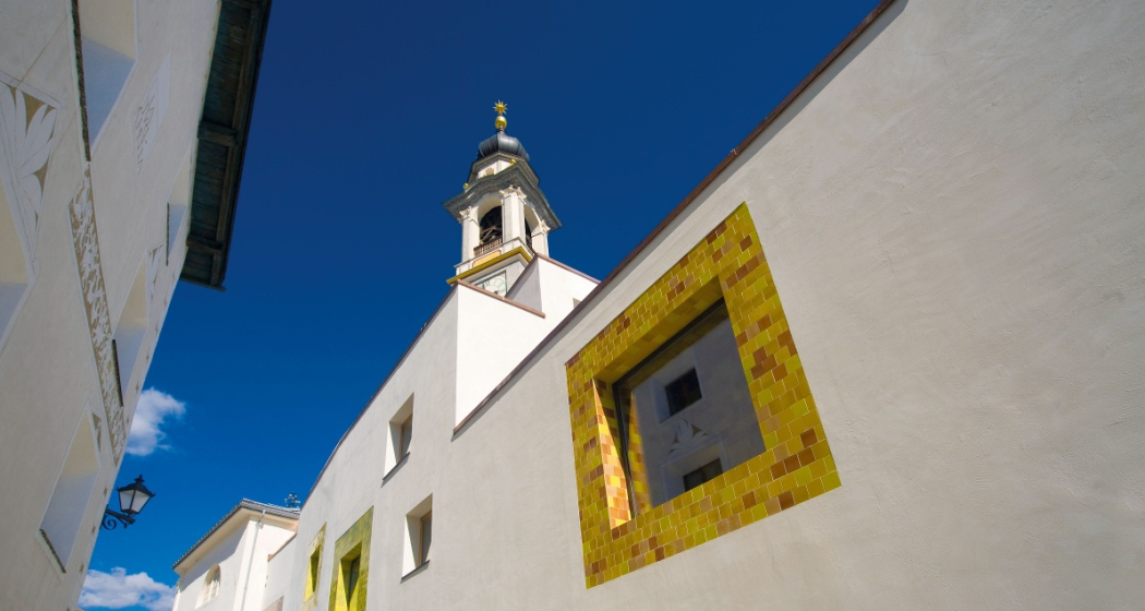 Mineralbad mit Dorfkirche Mineralbad mit Dorfkirche