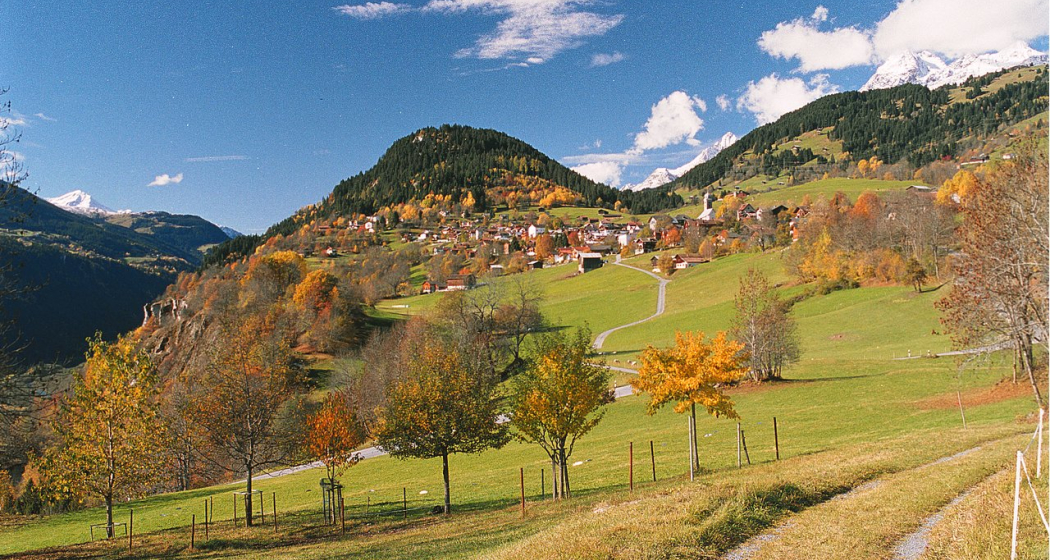 Waltensburg während der Anfahrt aus dem Tal Waltensburg während der Anfahrt aus dem Tal