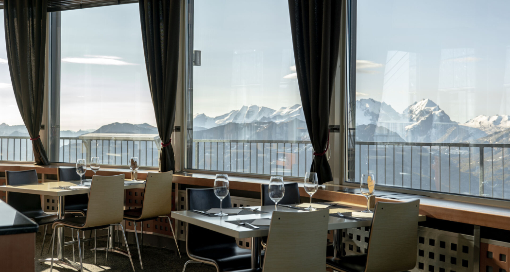 Restaurant Piz Nair 10000 Feet (oua_604429261_image) Restaurant Piz Nair 10000 Feet (oua_604429261_image)