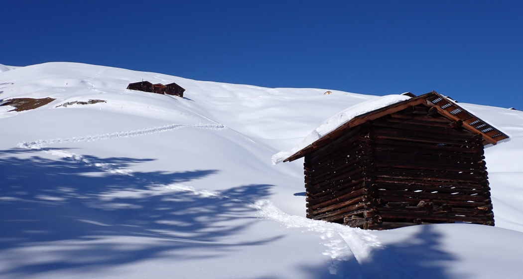 Am Horizont erscheinen die Zalöner Hütten Am Horizont erscheinen die Zalöner Hütten