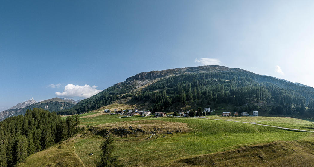 Lü – Alp Valmorain – Alp Tabladatsch – Lai da Valpaschun – Lü (oua_610478094_image) Lü – Alp Valmorain – Alp Tabladatsch – Lai da Valpaschun – Lü (oua_610478094_image)