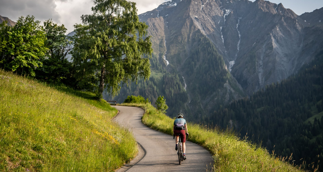 Eine erlebnisreiche Tour auf einsamen Alp- und Bergstrassen Eine erlebnisreiche Tour auf einsamen Alp- und Bergstrassen