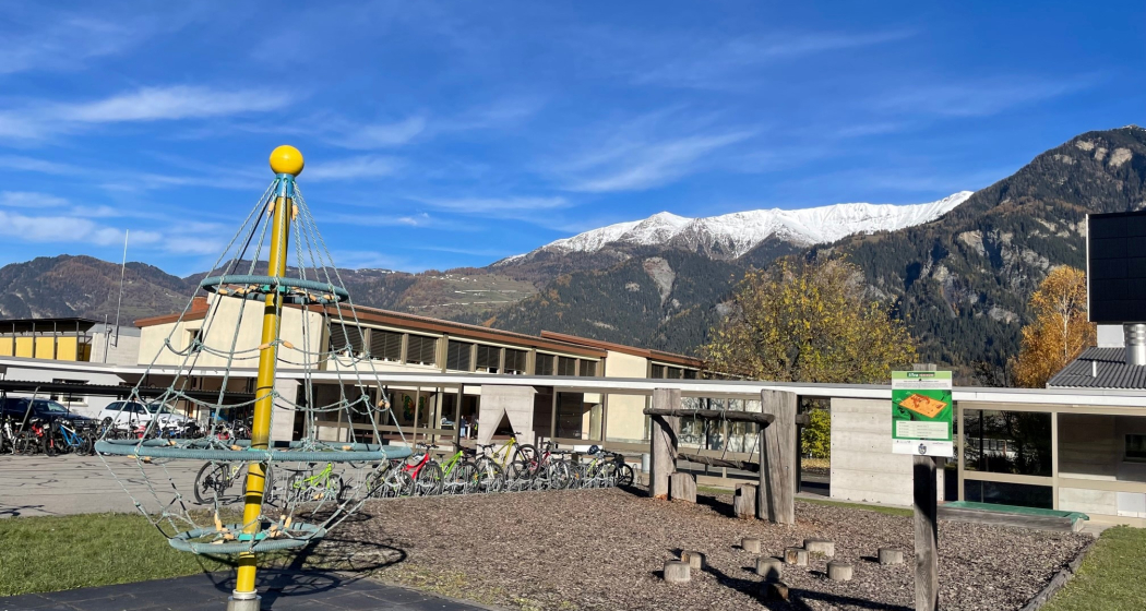 Spielplatz Schulhaus Quadra Cazis (oua_611520270_image) Spielplatz Schulhaus Quadra Cazis (oua_611520270_image)