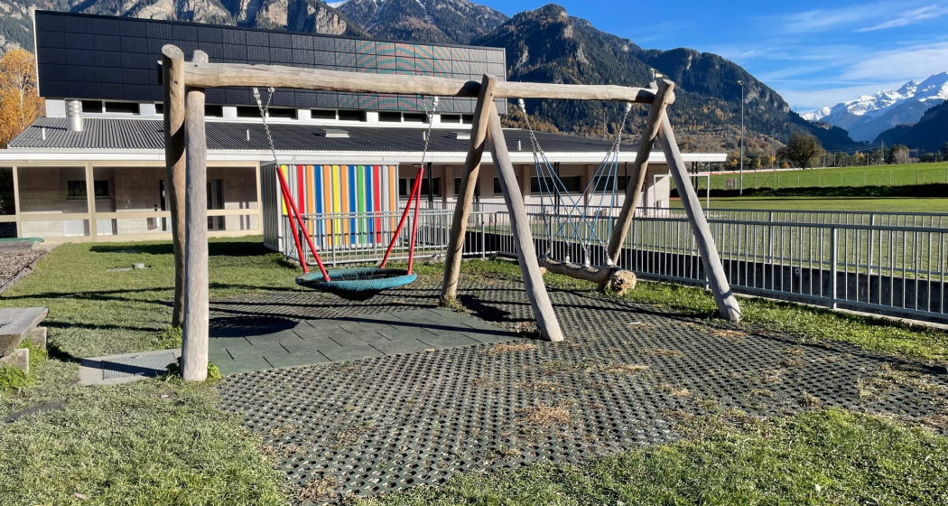 Spielplatz Schulhaus Quadra Cazis (oua_611520271_image) Spielplatz Schulhaus Quadra Cazis (oua_611520271_image)