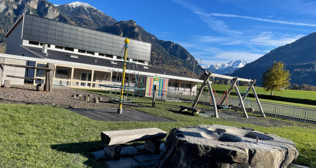 Spielplatz Schulhaus Quadra Cazis (oua_611520275_image) Spielplatz Schulhaus Quadra Cazis (oua_611520275_image)