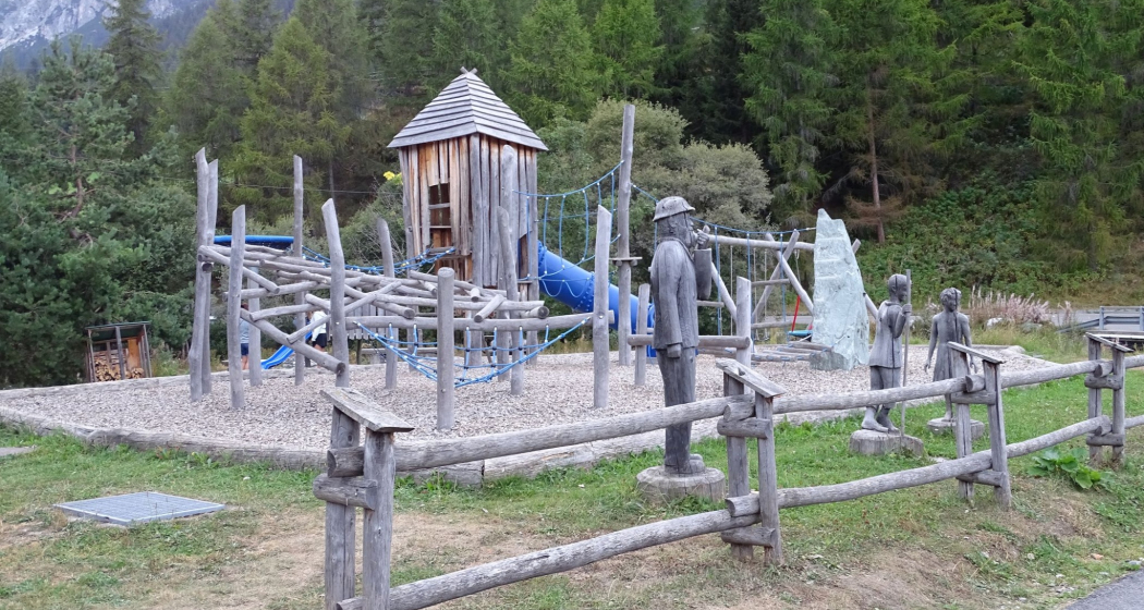Spielplatz Sufers (oua_612633421_image) Spielplatz Sufers (oua_612633421_image)