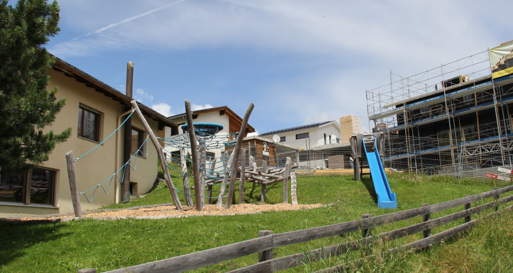 Spielplatz Gemeindehaus Urmein (oua_612633433_image) Spielplatz Gemeindehaus Urmein (oua_612633433_image)